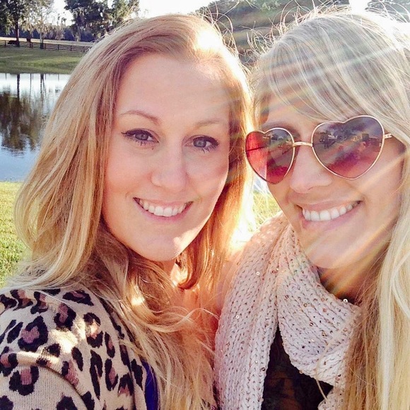 Meet your Poshers, Elizabeth, Stephanie, & Kristen - Picture 2 of 8